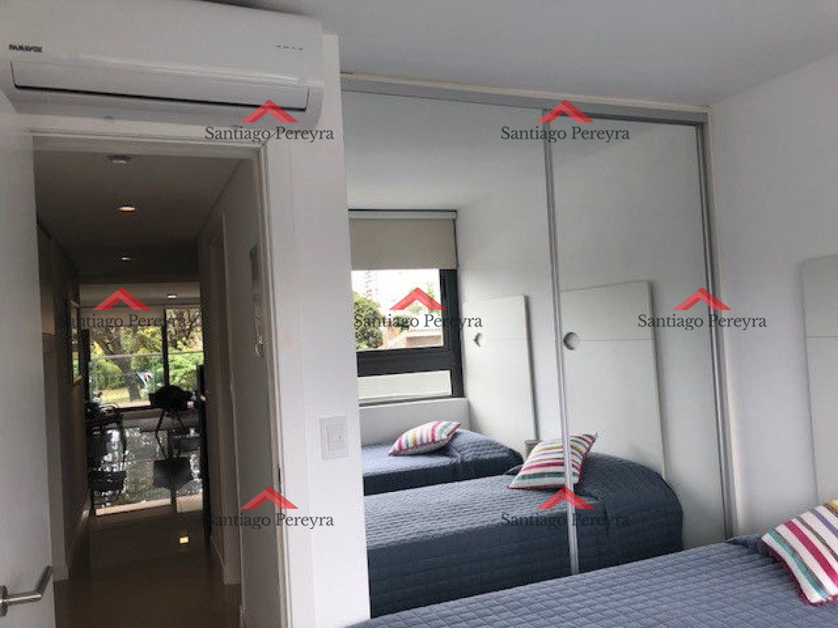 Apartamento ID.13324 - Apto 2 dorm, central, 2 baños y balcón piso bajo. 