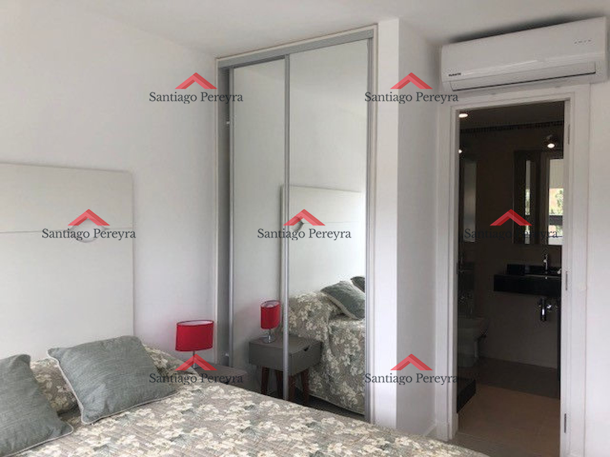 Apartamento ID.13324 - Apto 2 dorm, central, 2 baños y balcón piso bajo. 