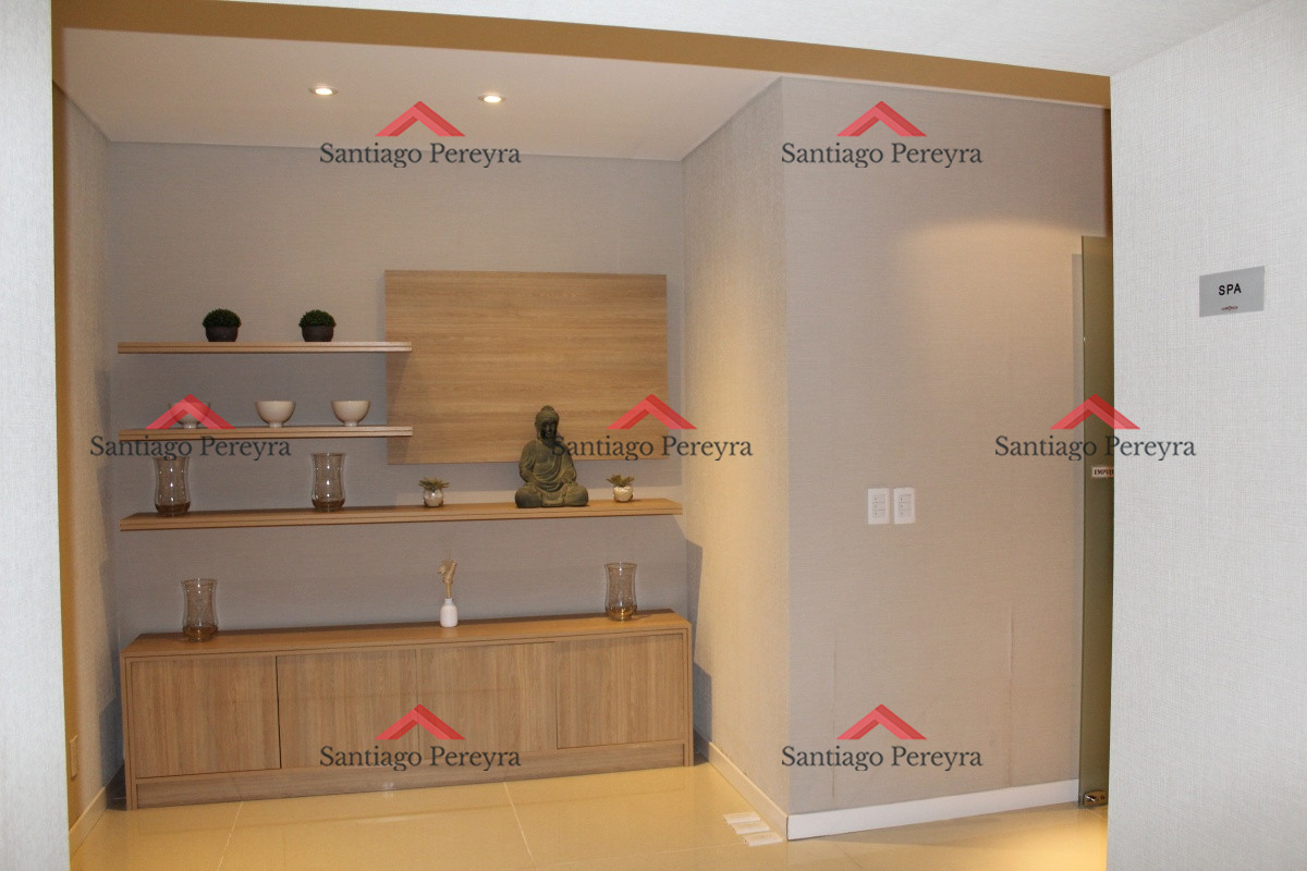 Apartamento ID.13324 - Apto 2 dorm, central, 2 baños y balcón piso bajo. 