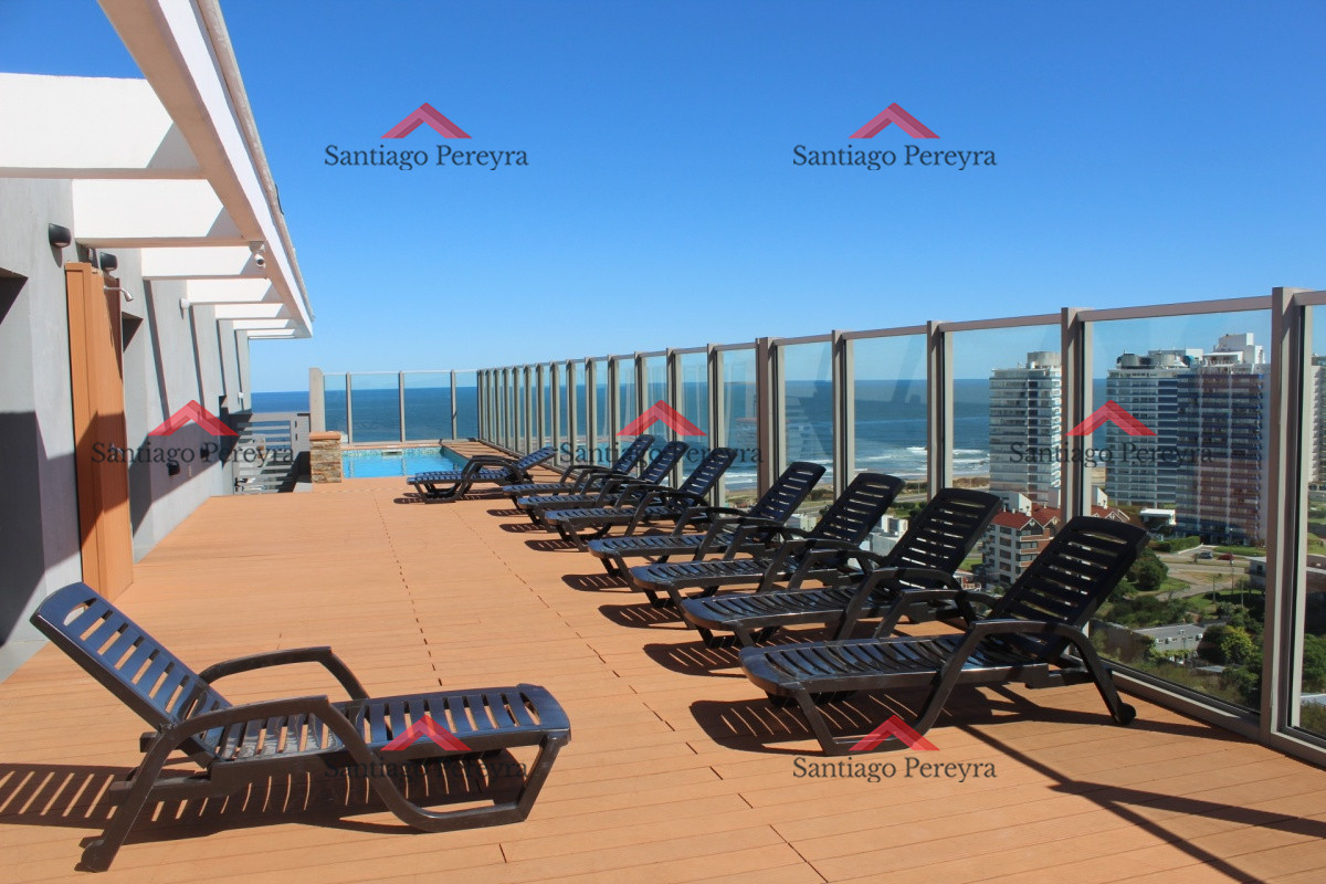 Apartamento ID.13324 - Apto 2 dorm, central, 2 baños y balcón piso bajo. 
