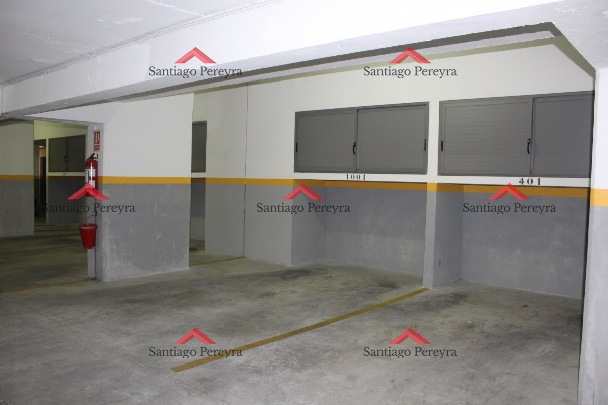 Apartamento ID.13324 - Apto 2 dorm, central, 2 baños y balcón piso bajo. 