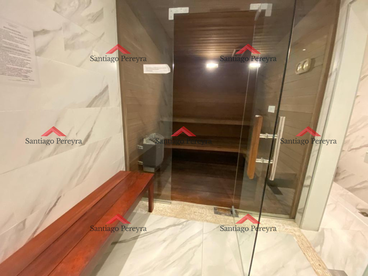 Apartamento ID.13324 - Apto 2 dorm, central, 2 baños y balcón piso bajo. 