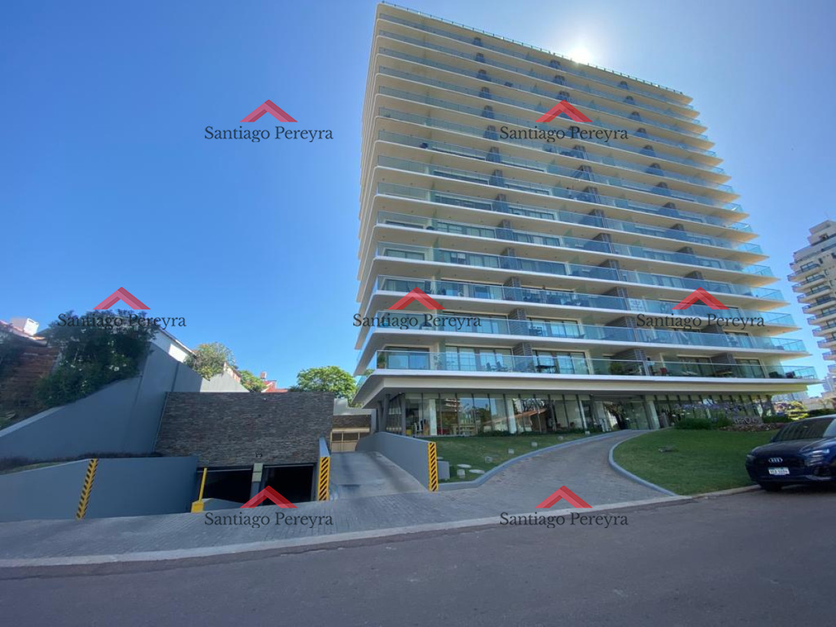 Apartamento ID.13324 - Apto 2 dorm, central, 2 baños y balcón piso bajo. 