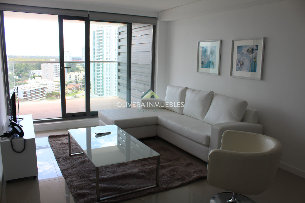 Apartamento ID.5620 - Apto 2 dorm, central, 2 baños y balcón.