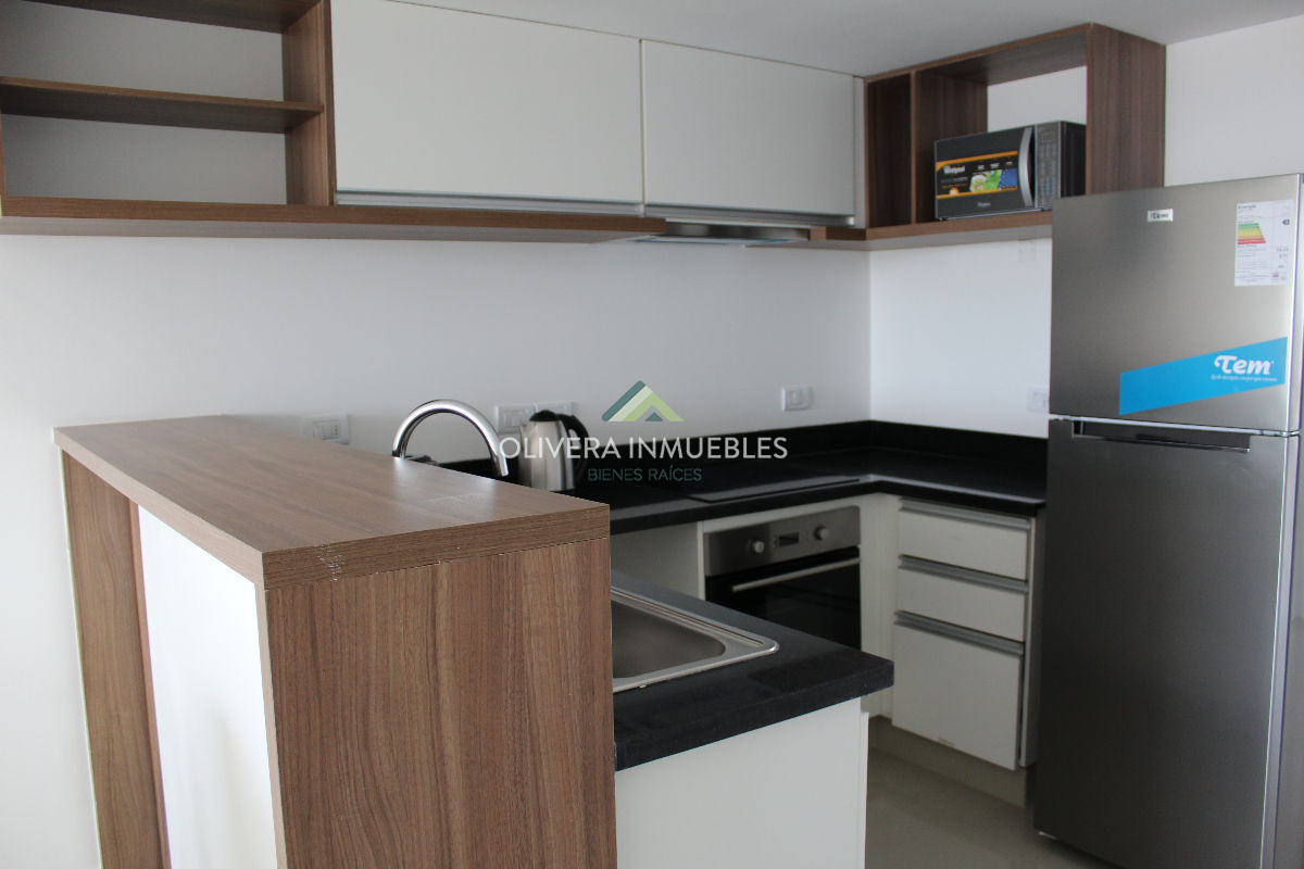 Apartamento ID.5620 - Apto 2 dorm, central, 2 baños y balcón.