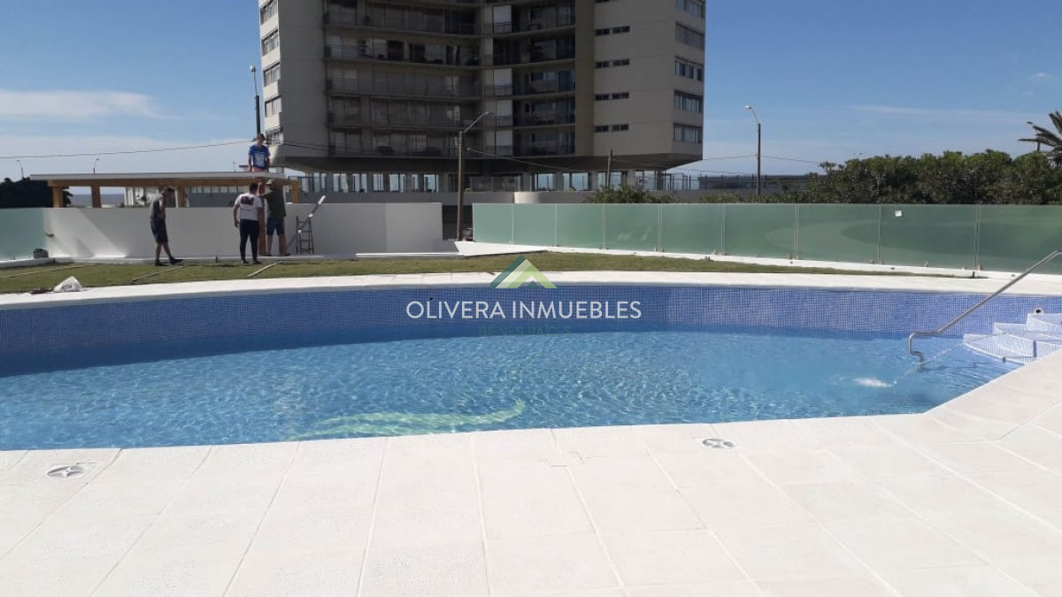 Apartamento ID.9916 - Apartamento en venta de 2 dormitorios y dependencia en Punta del Este, Playa Brava