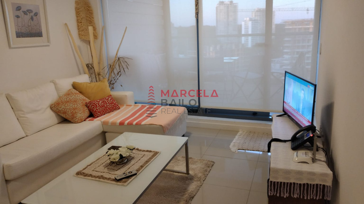 Apto 2 dorm, central, 2 baños y balcón piso alto.  - BAI176A
