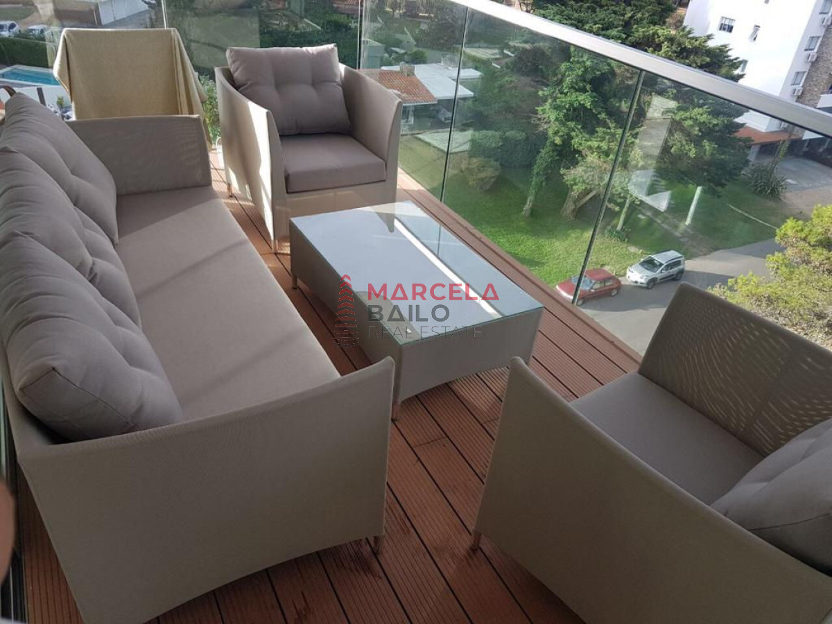 Apto 2 dorm, esquinero,  balcón, en alquiler en BRAVA - BAI15A