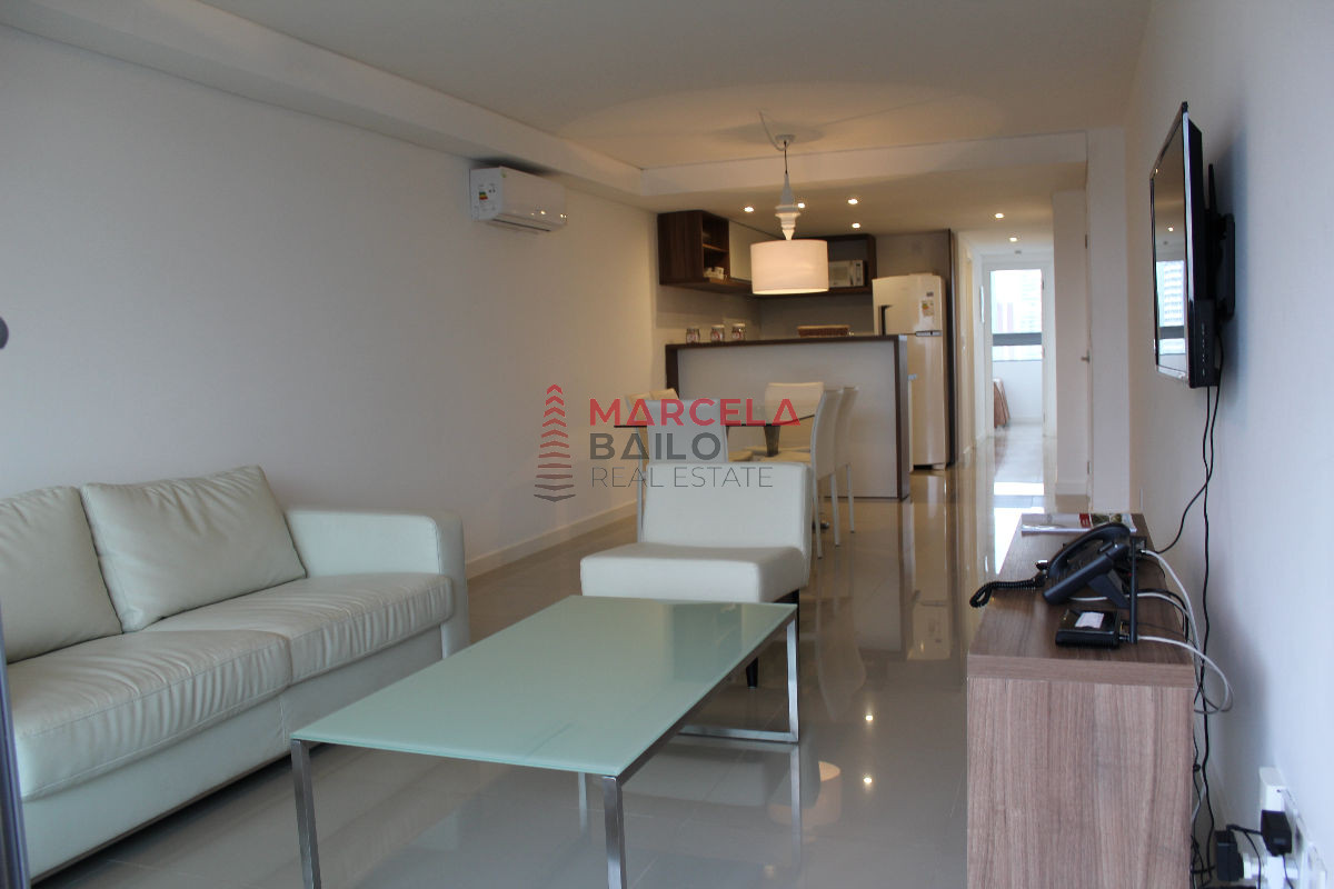 Apto 2 dorm, central, 2 baños y balcón.  - BAI39A