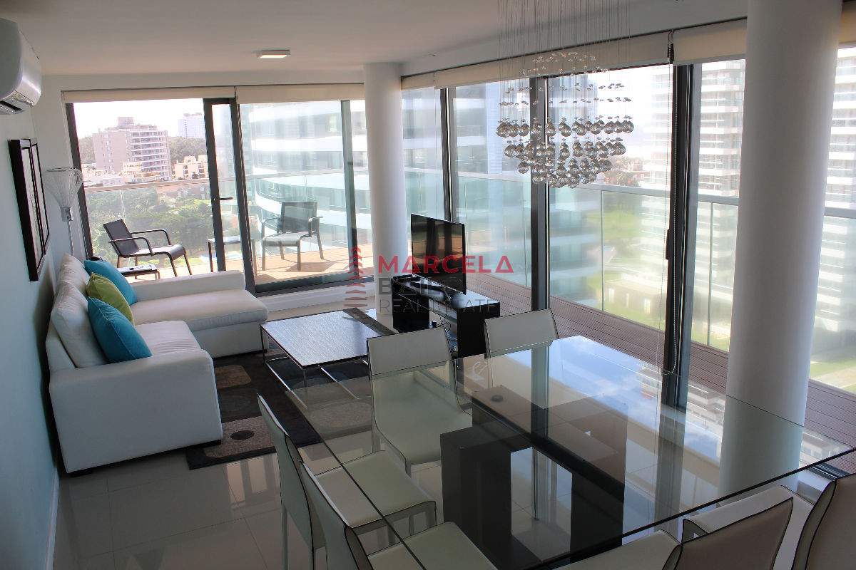 Apto 2 dorm, esquinero, 2 baños y balcón piso medio - BAI47A