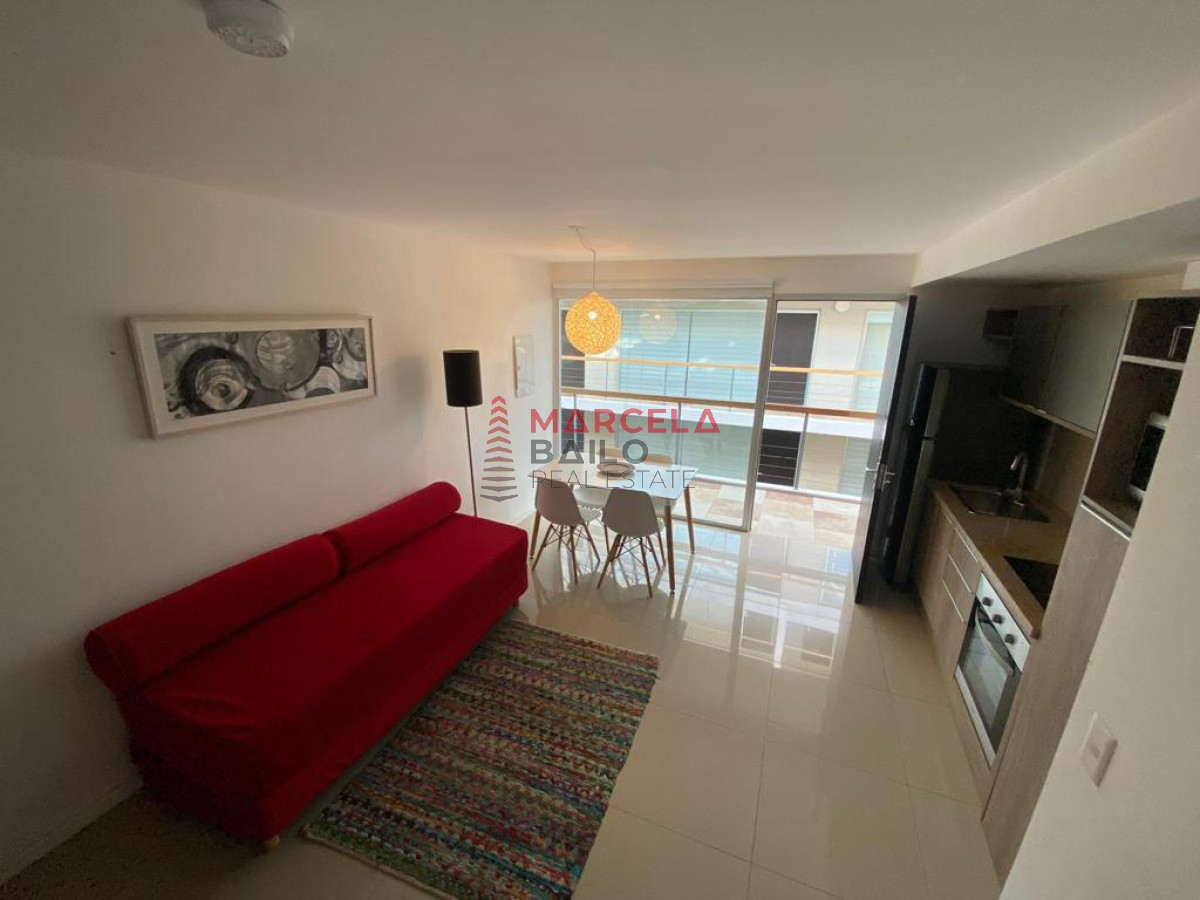 Venta de Monoambiente en Península, con balcón - BAI1076A