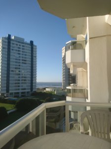 Apartamento en venta de 2 dormitorios y dependencia en Punta del Este, Playa Brava