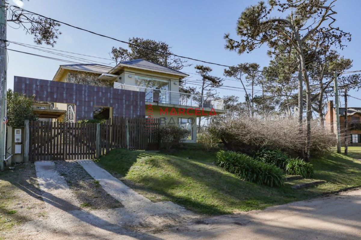 Casa 6 dormitorios - BAI895C
