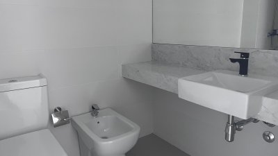 Excelente Oportunidad Apartamento en Punta del este 1 dormitorio 1 baño A ESTRENAR  - DMC11443A