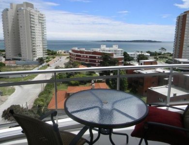 Apartamento en Mansa, 3 suites más dependencia