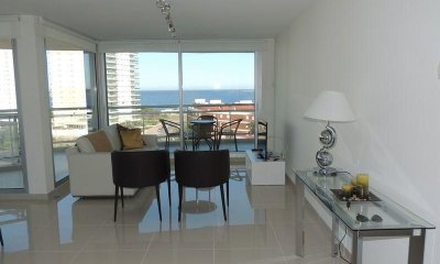 Apartamento en venta y alquiler temporario Playa Mansa 3 dormitorios
