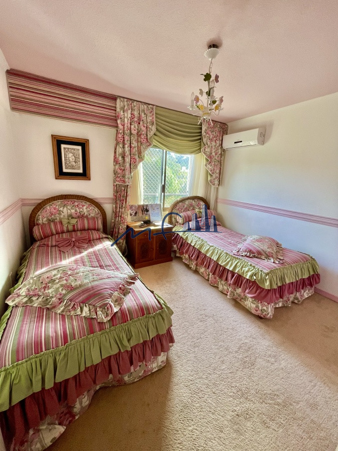 Apartamento ID.402 - Apartamento en VENTA- 4 dormitorios + dependencia. Punta del Este 