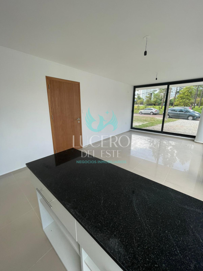 Apartamento ID.74 - Apartamento en VENTA- 1 dormitorio a estrenar en Punta del Este, zona de Punta Shopping 