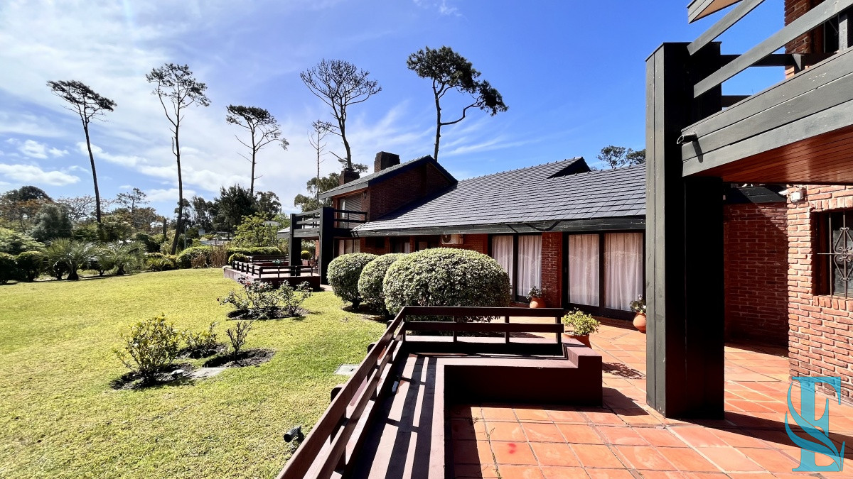 Casa ID.128 - Excelente Oportunidad !!! Espectacular Venta Alquiler Chalet de 8 dormitorios en Punta del este , Uruguay   
