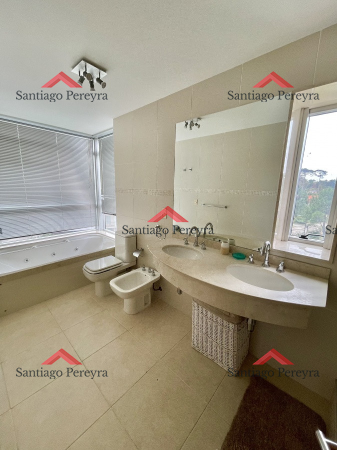Apartamento ID.17133 - Apartamento en venta Playa Mansa  3 dormitorios