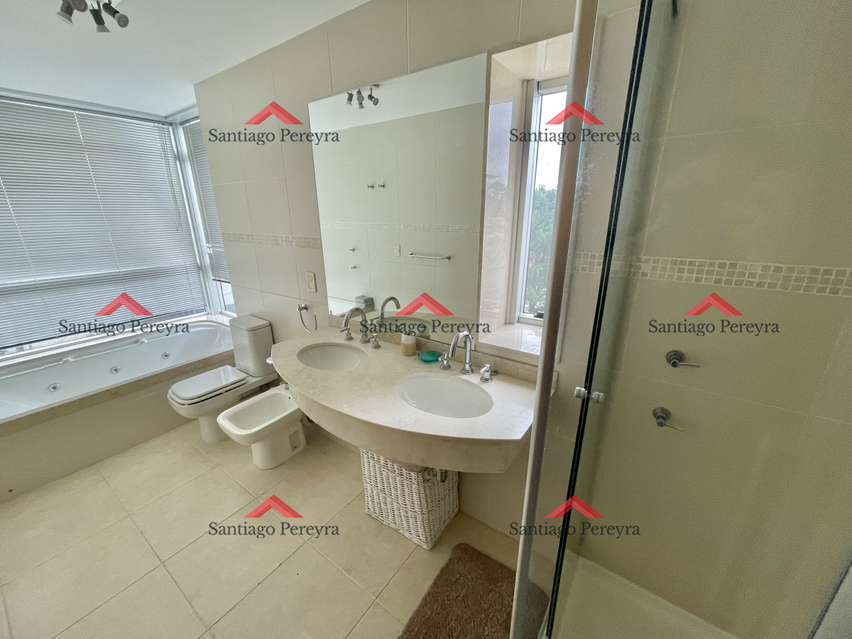 Apartamento ID.17133 - Apartamento en venta Playa Mansa  3 dormitorios