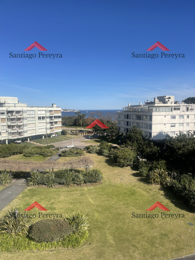 Apartamento ID.17133 - Apartamento en venta Playa Mansa  3 dormitorios