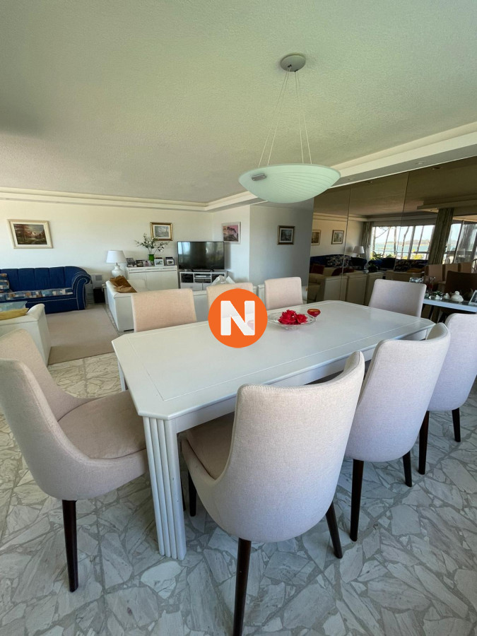 Apartamento Ref.217907 - Primera línea 3 dormitorios y dependencia de servicio  