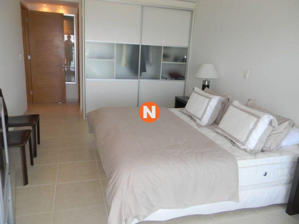 Apartamento Ref.217880 - Apartamento en venta Playa Mansa 4 dormitorios