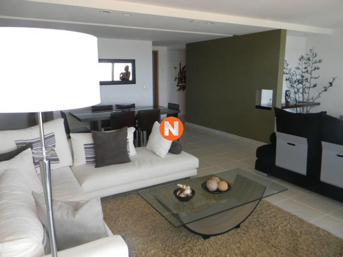 Apartamento Ref.217880 - Apartamento en venta Playa Mansa 4 dormitorios