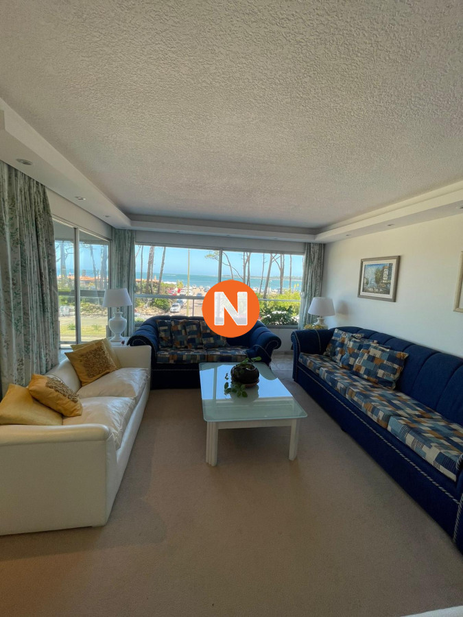 Apartamento Ref.217907 - Primera línea 3 dormitorios y dependencia de servicio  