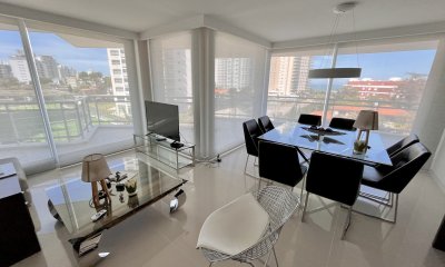 Season Tower Apartamento en venta Playa Mansa 3 dormitorios