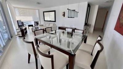 Apartamento en venta - 3 dormitorios + dependencia - Punta del Este
