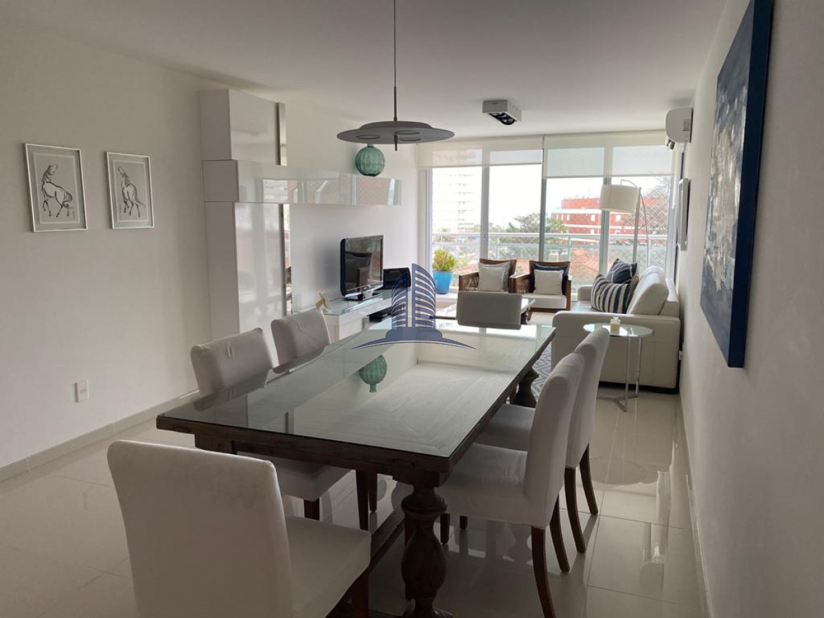 Apartamento en venta Playa Mansa 2 dormitorios