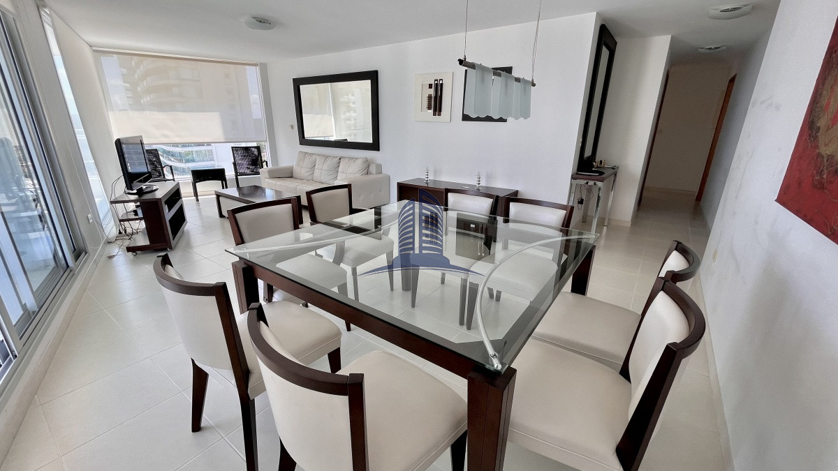 Apartamento en venta - 3 dormitorios + dependencia - Punta del Este