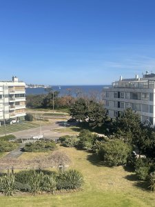 Apartamento en venta Playa Mansa  3 dormitorios