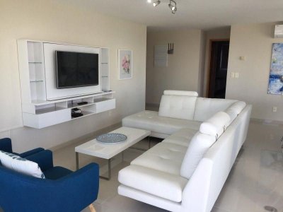 Apartamento en venta y alquiler temporario Playa Mansa 3 dormitorios