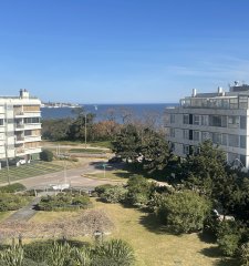 Apartamento en venta Playa Mansa  3 dormitorios