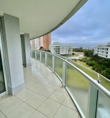 Apartamento en venta Playa Mansa  3 dormitorios