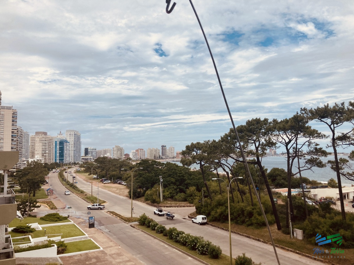 Apartamento ID.3751 - Vendo departamento de 3 dormitorios en importante edificio con vista al mar