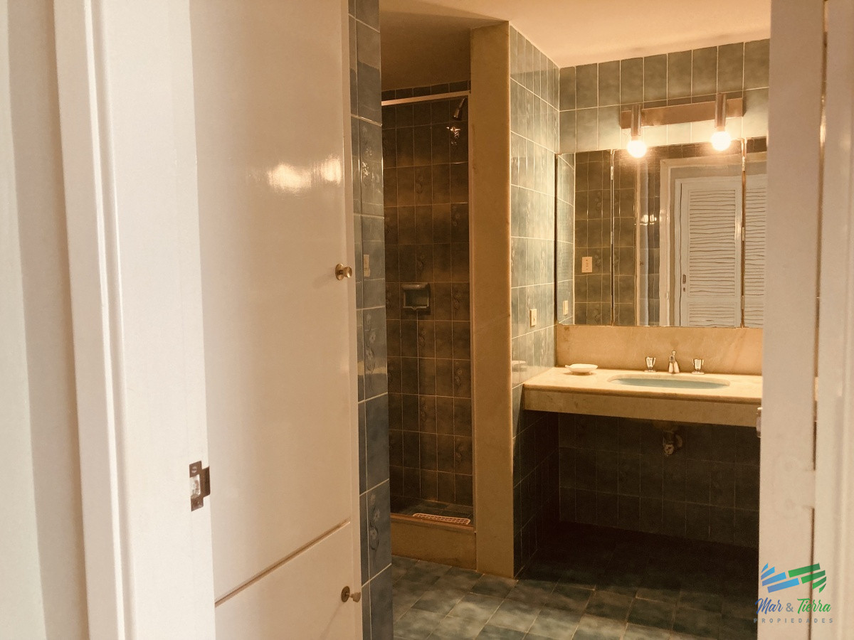 Apartamento ID.3751 - Vendo departamento de 3 dormitorios en importante edificio con vista al mar