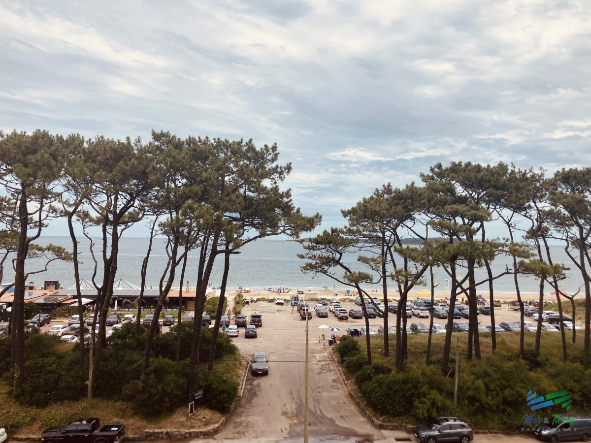 Apartamento ID.3751 - Vendo departamento de 3 dormitorios en importante edificio con vista al mar