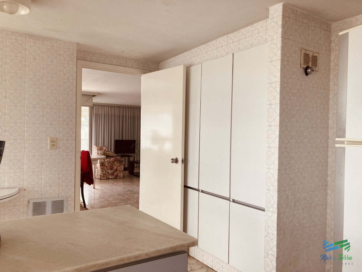 Apartamento ID.3751 - Vendo departamento de 3 dormitorios en importante edificio con vista al mar