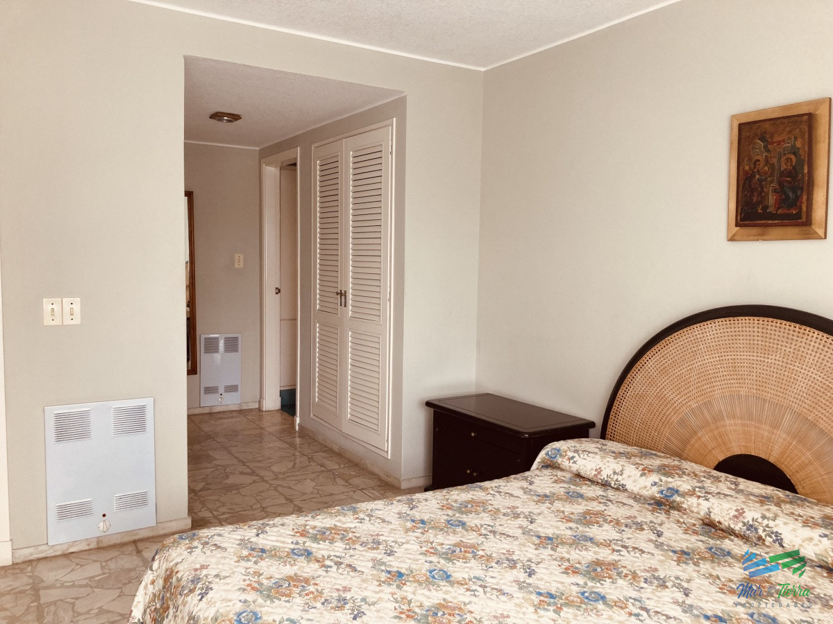 Apartamento ID.3751 - Vendo departamento de 3 dormitorios en importante edificio con vista al mar