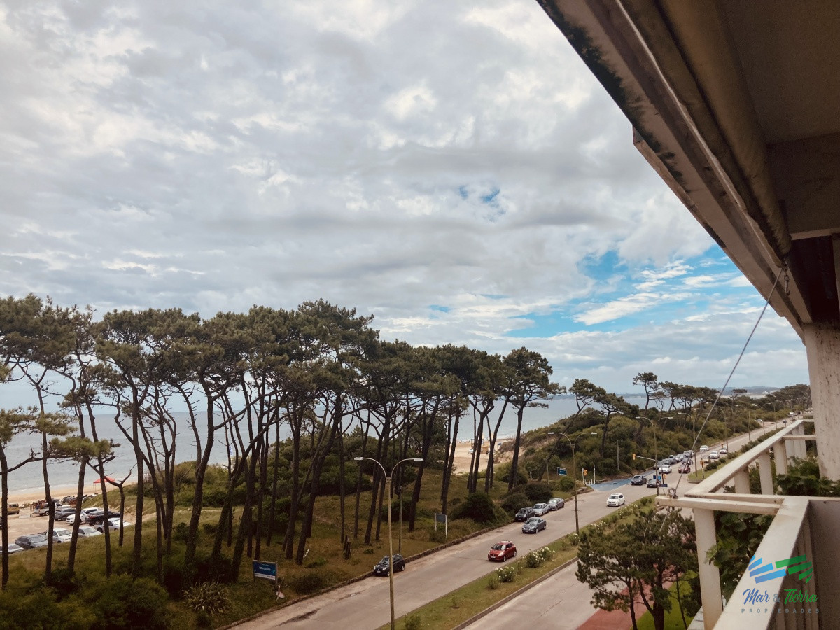 Apartamento ID.3751 - Vendo departamento de 3 dormitorios en importante edificio con vista al mar