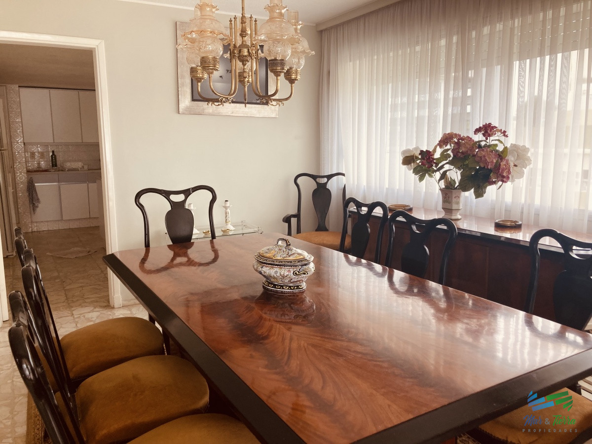 Apartamento ID.3751 - Vendo departamento de 3 dormitorios en importante edificio con vista al mar