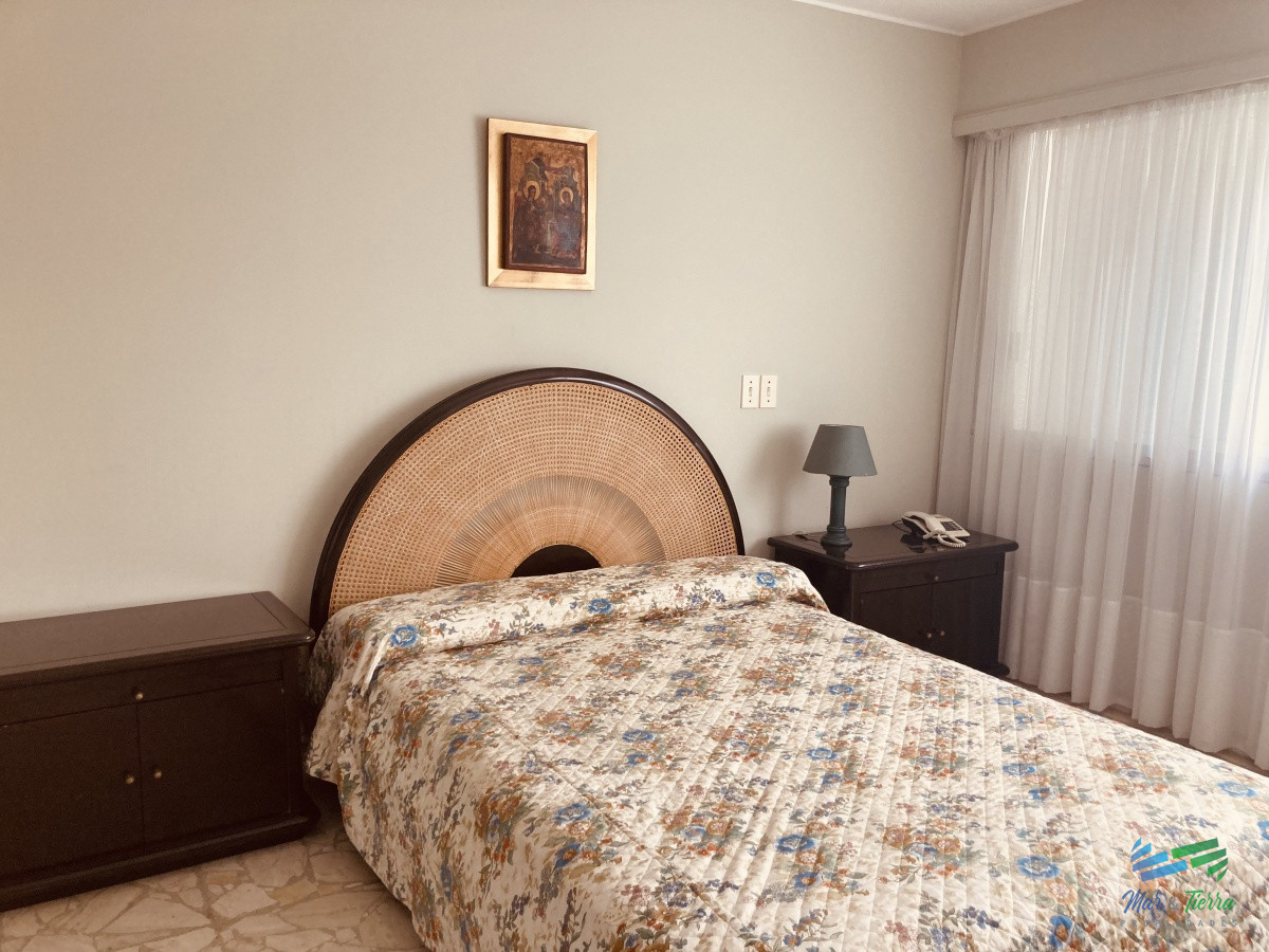 Apartamento ID.3751 - Vendo departamento de 3 dormitorios en importante edificio con vista al mar