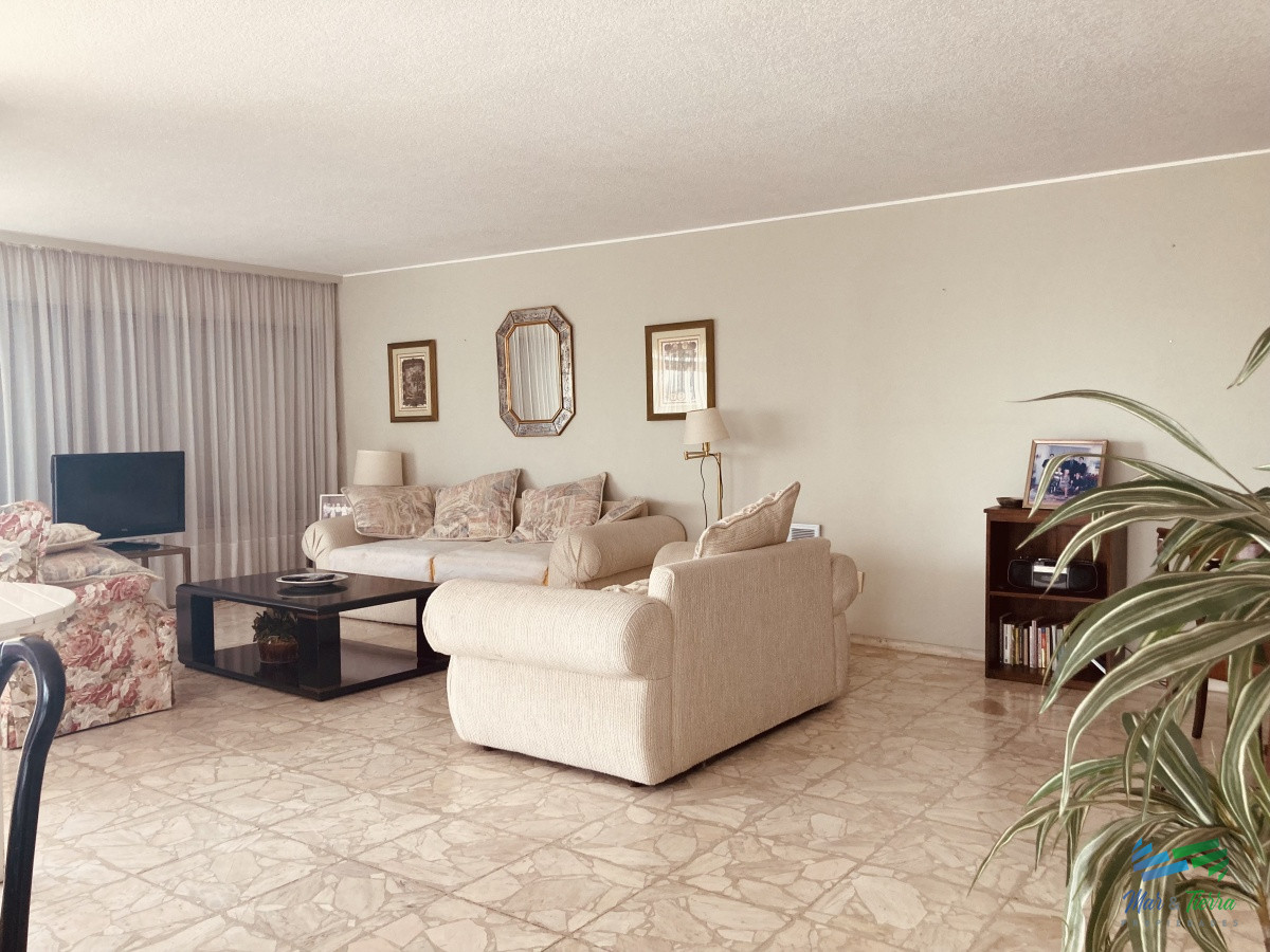 Apartamento ID.3751 - Vendo departamento de 3 dormitorios en importante edificio con vista al mar