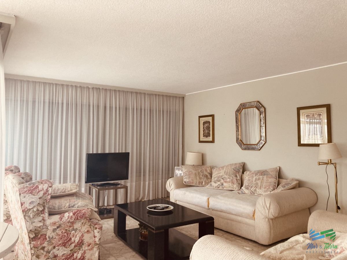 Apartamento ID.3751 - Vendo departamento de 3 dormitorios en importante edificio con vista al mar