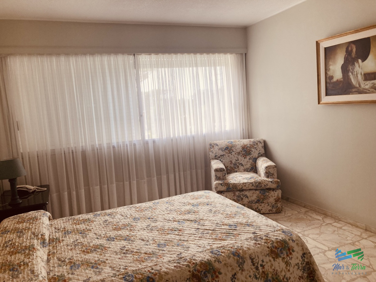 Apartamento ID.3751 - Vendo departamento de 3 dormitorios en importante edificio con vista al mar