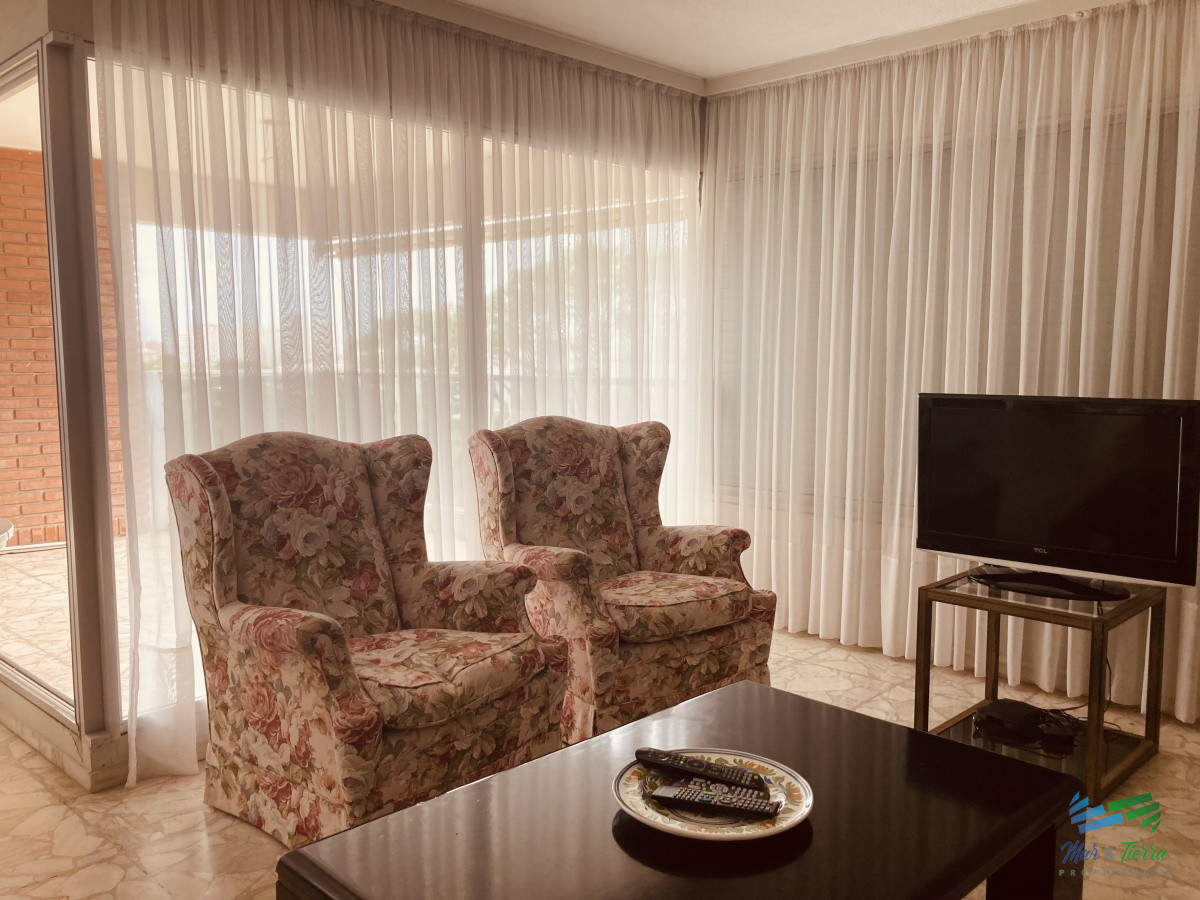 Apartamento ID.3751 - Vendo departamento de 3 dormitorios en importante edificio con vista al mar